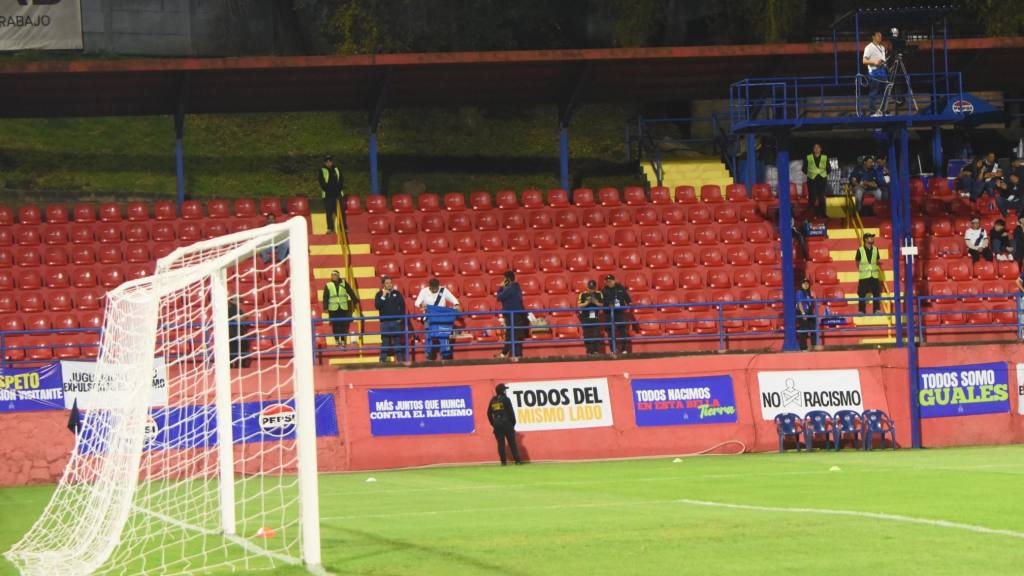 Ambiente en El Trébol para el Guatemala-Surinam | Omar Solís