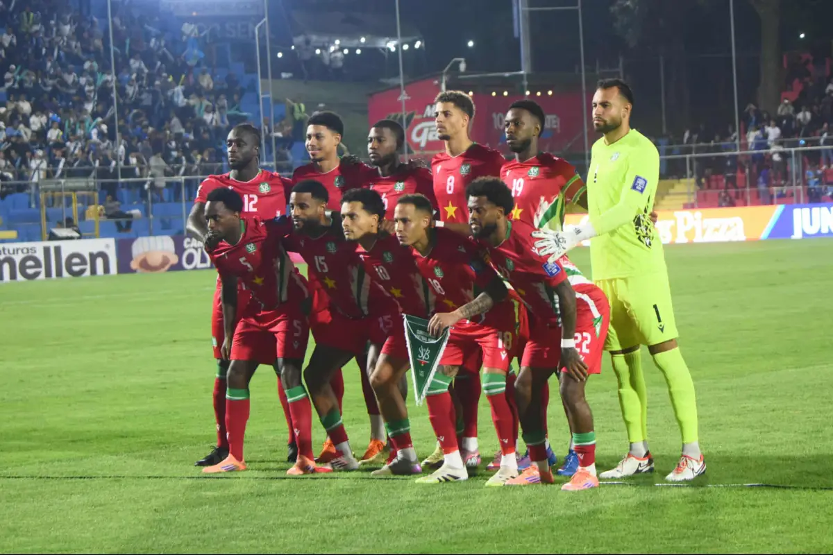 Selección de Surinam., Omar Solís. 