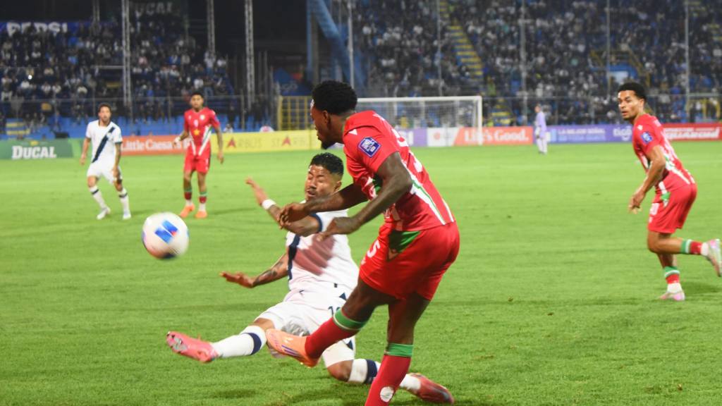 Eliminatoria mundialista: Guatemala vs. Surinam  | Omar Solís 