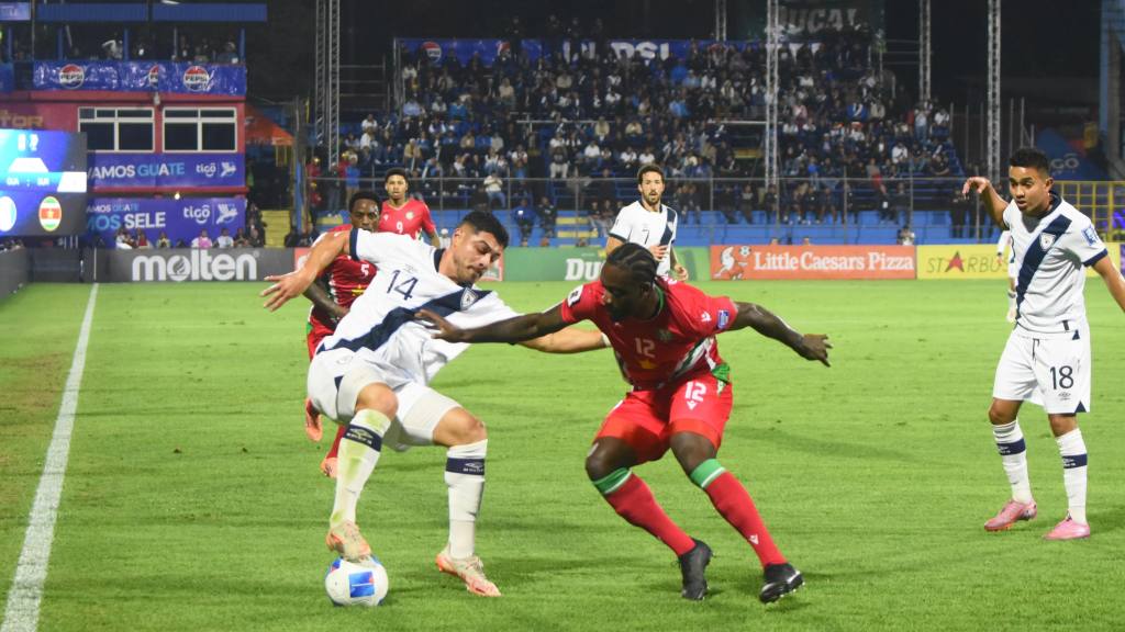 Eliminatoria mundialista: Guatemala vs. Surinam  | Omar Solís 