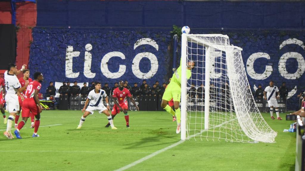 Eliminatoria mundialista: Guatemala vs. Surinam  | Omar Solís 