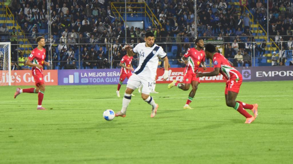 Eliminatoria mundialista: Guatemala vs. Surinam  | Omar Solís 