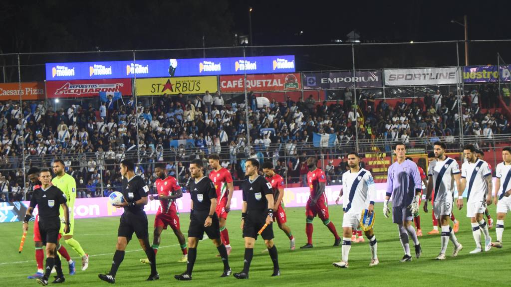 Eliminatoria mundialista: Guatemala vs. Surinam  | Omar Solís 