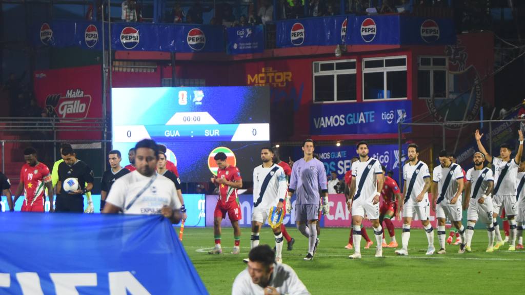 Eliminatoria mundialista: Guatemala vs. Surinam  | Omar Solís 
