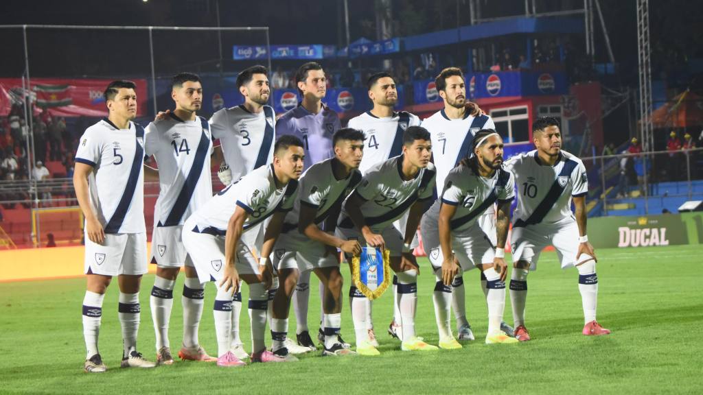 Eliminatoria mundialista: Guatemala vs. Surinam  | Omar Solís 