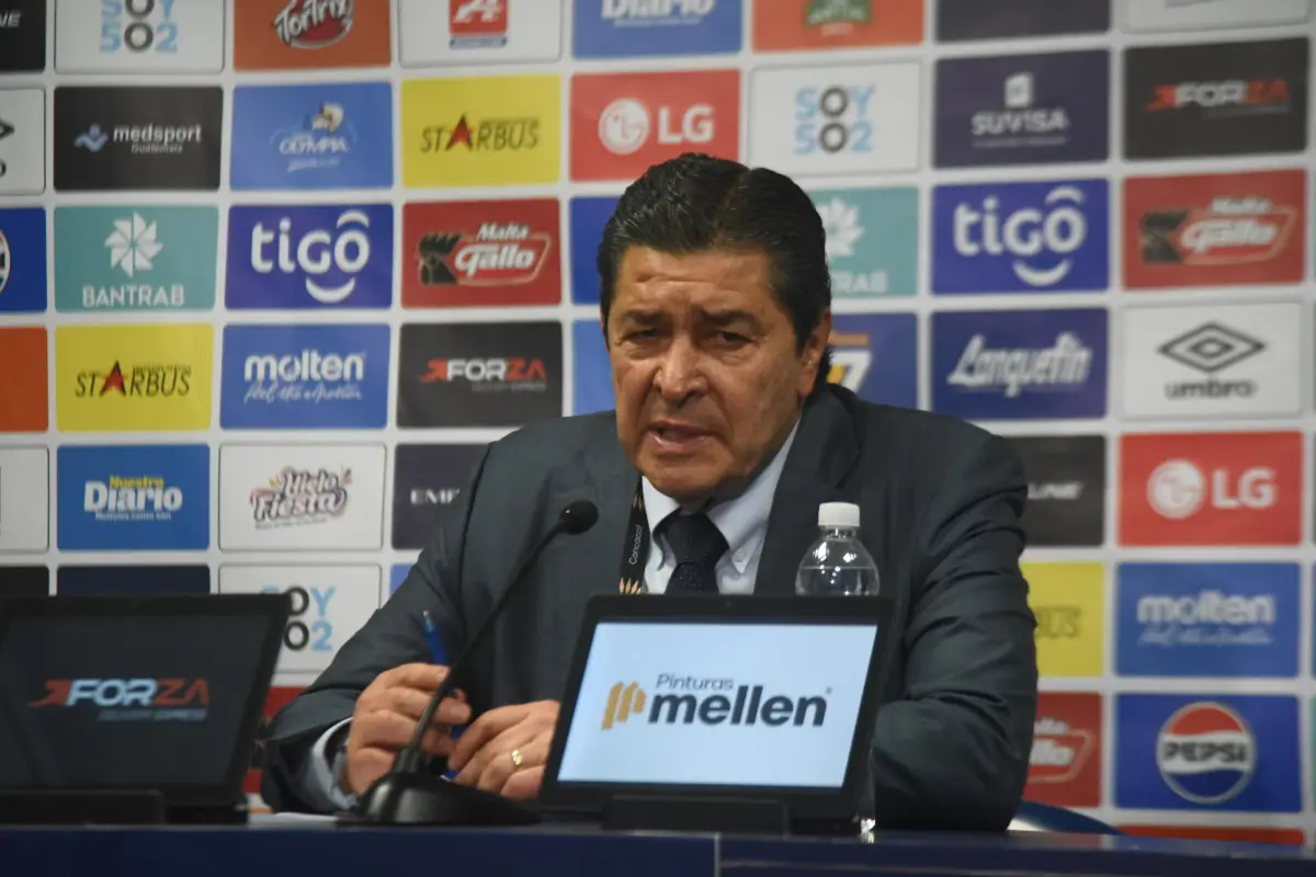 Luis Fernando Tena, técnico de la Selección de Guatemala - Omar Solís