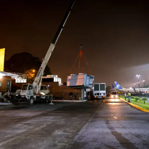 Culminó la instalación de la cuarta torre de enfriamiento para el aire acondicionado en el Aeropuerto La Aurora. ,DGAC