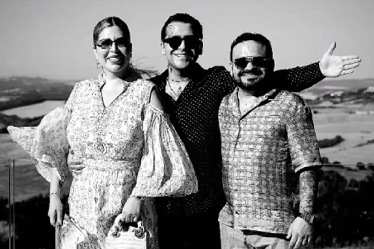 Nodal y sus papás, Instagram