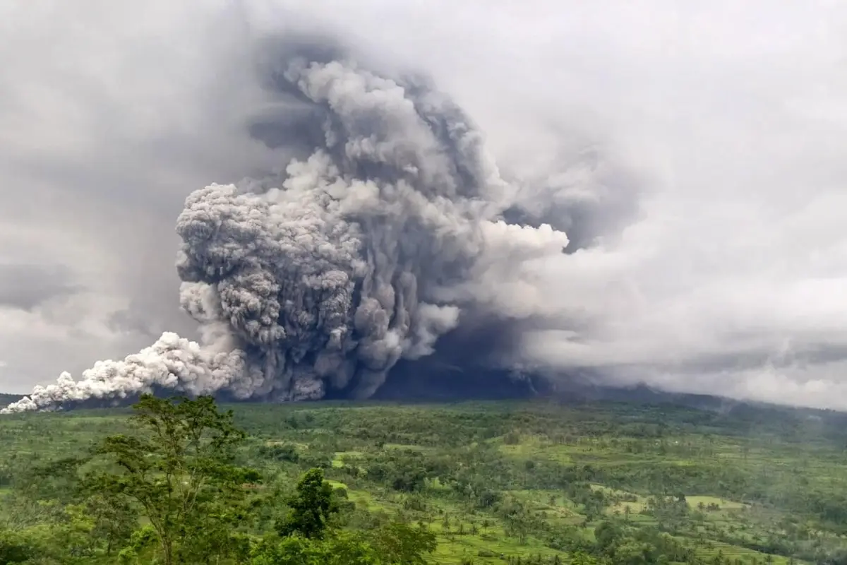Volcán Semeru, en Indonesia, EFE