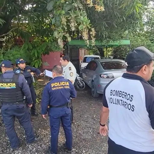 Una mujer murió en el lugar donde ocurrió un ataque armado en Puerto Barrios, Izabal. ,Bomberos Voluntarios