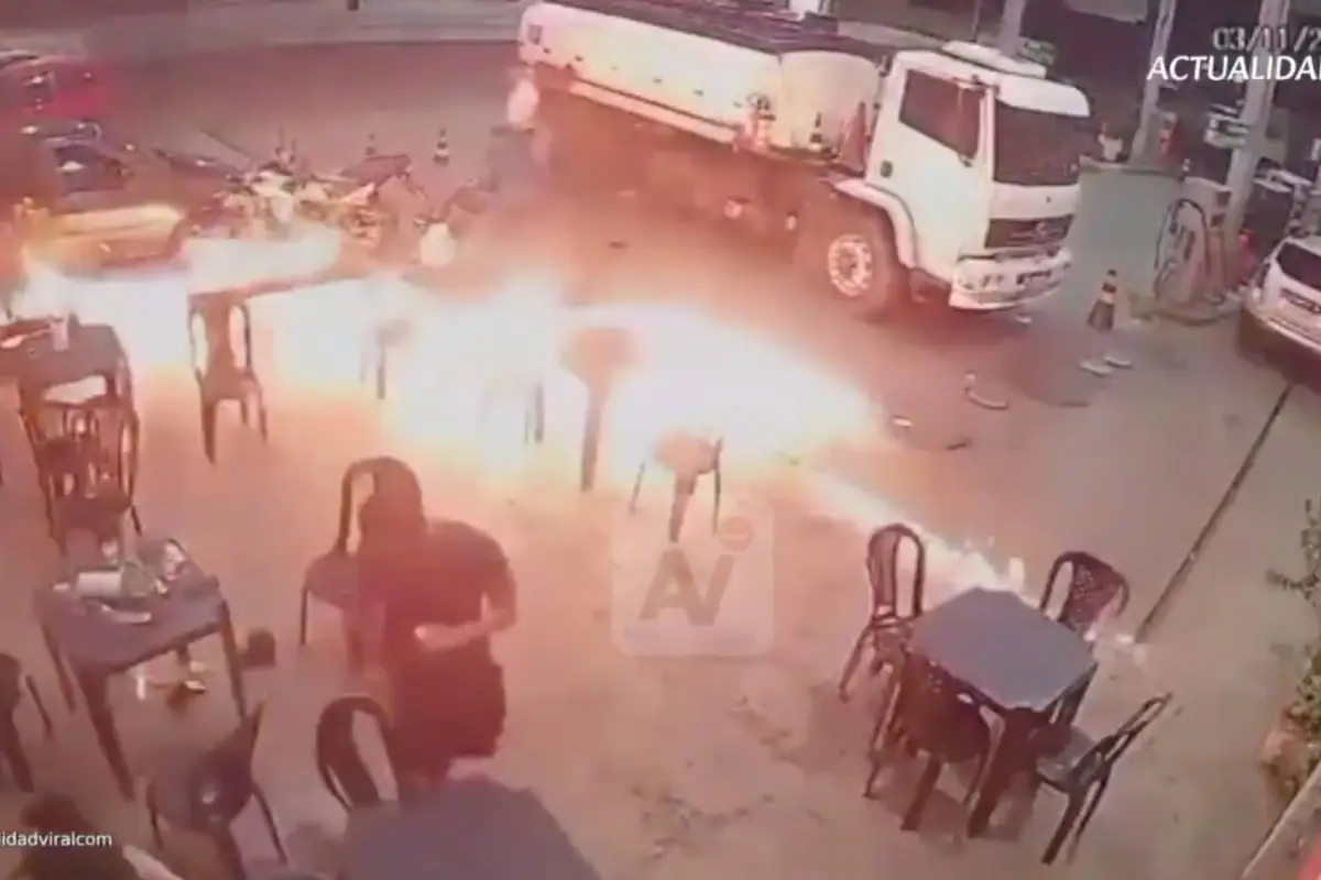 Incendio en una gasolinera. , Captura de pantalla video X.