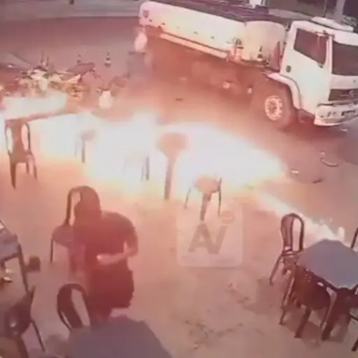 Incendio en una gasolinera.  ,Captura de pantalla video X.