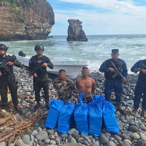 Un guatemalteco y un nicaragüense fueron capturados en El Salvador por transportar droga. ,Fuerza Armado de El Salvador