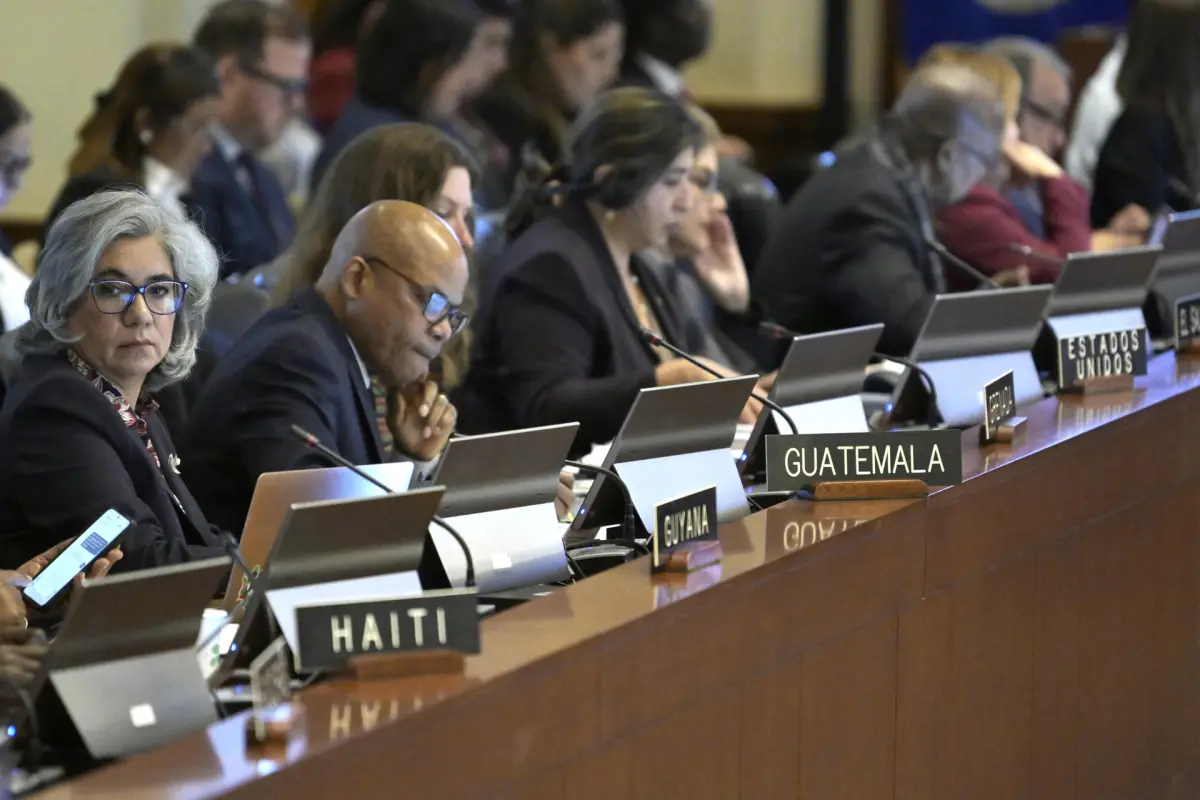 Sesión ordinaria del Consejo Permanente de la OEA donde se aprobó una resolución que insta a todas las instituciones de Guatemala a respetar la Constitución del paÃs y "los principios democráticosâ., EFE