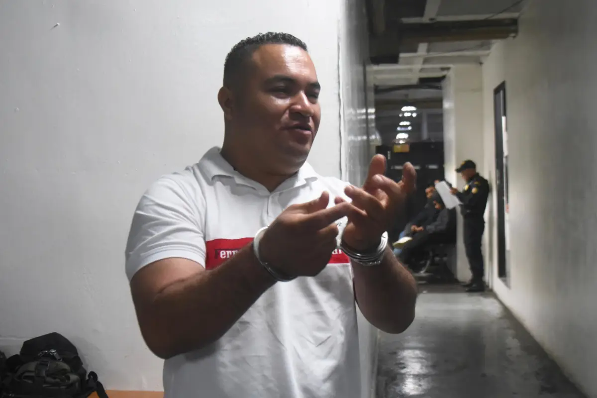 El exsubdirector de la cárcel Fraijanes II, Víctor Alveño, en Tribunales el martes 4 de noviembre., Omar Solís/Emisoras Unidas