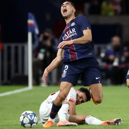 Lesión de Acharaf Hakimi tras fuerte entrada de Luis Díaz. 