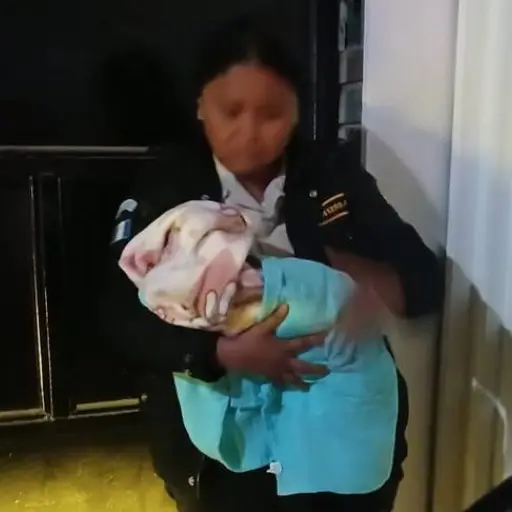 La PNC rescató a la bebé abandonada en Sololá. ,PNC