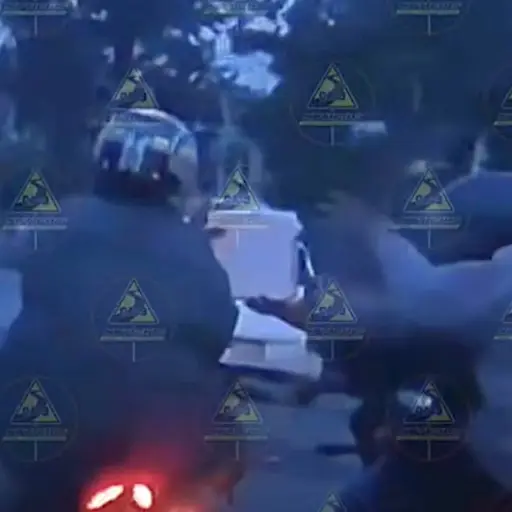Ciudadanos alertan por conducta sospechosa de motoristas en zona 9. ,Captura de pantalla video Facebook.