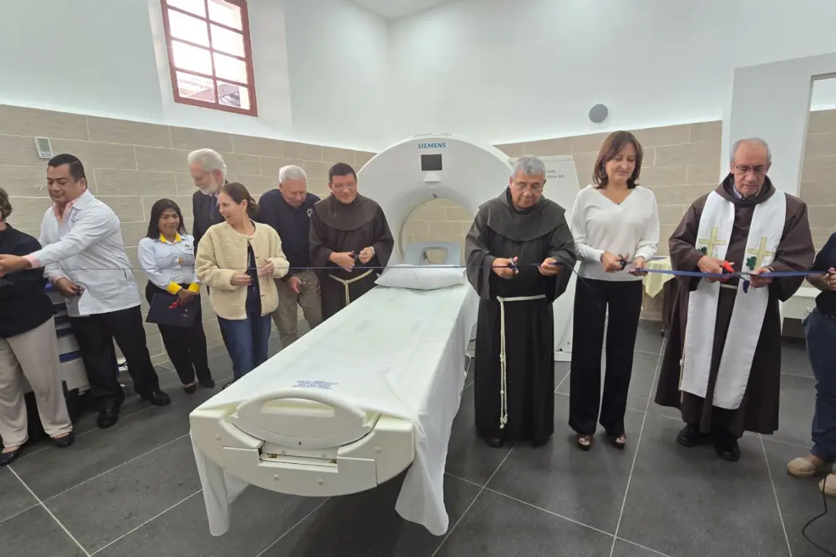 Tomógrafo de Hospital Santo Hermano Pedro , Cortesía