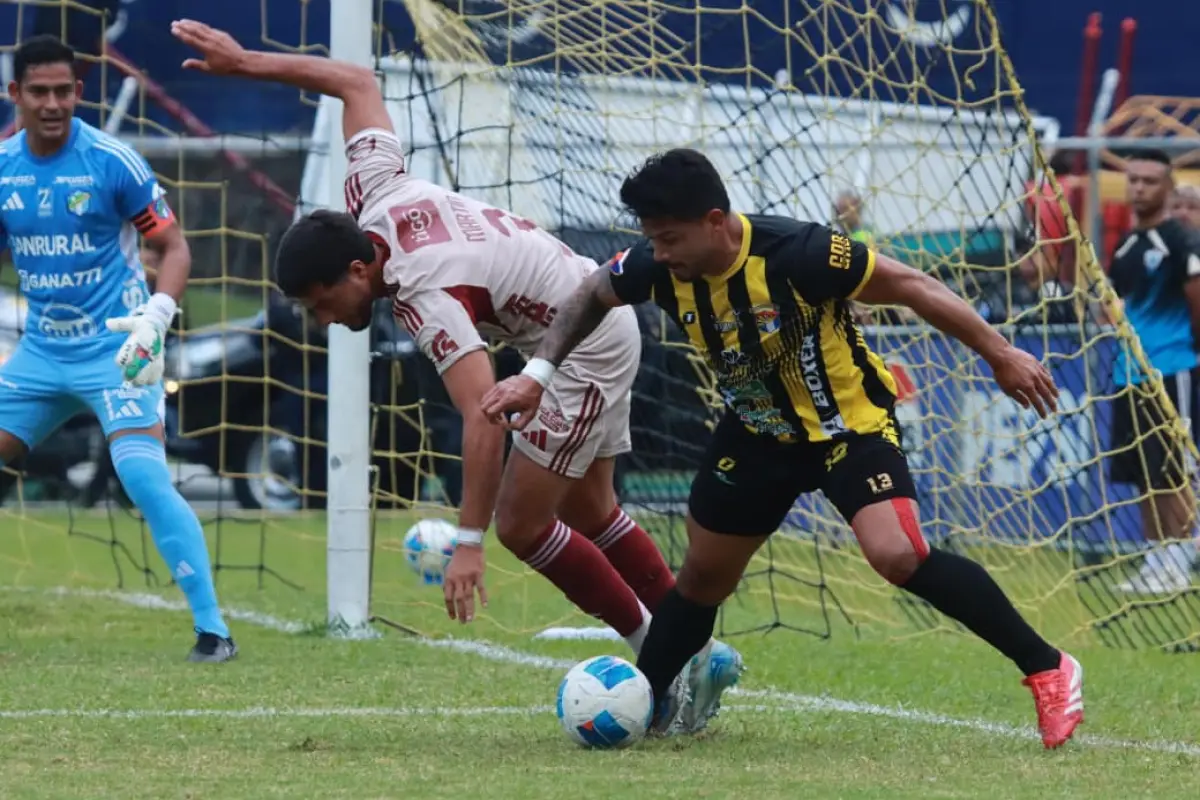 Partido entre Aurora y Comunicaciones - Jornada 18 del Apertura 2025 - Alex Meoño