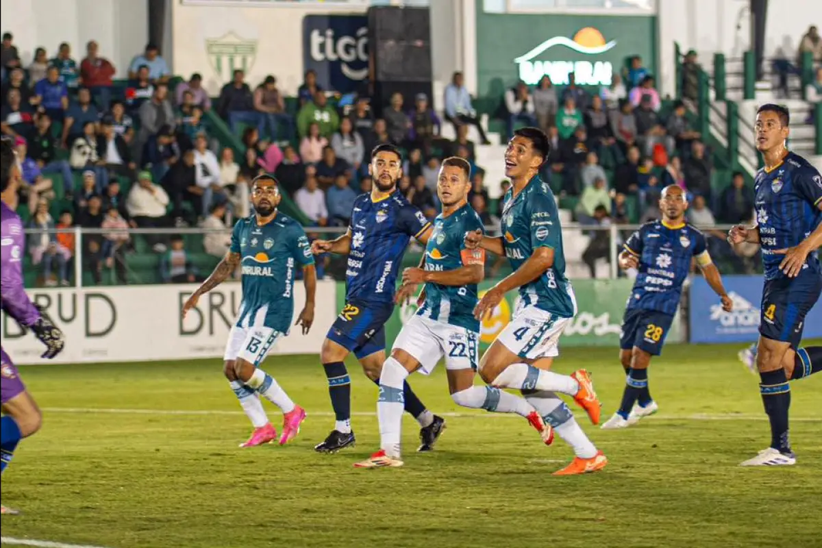 Partido entre Antigua GFC y Cobán Imperial - Antigua GFC 
