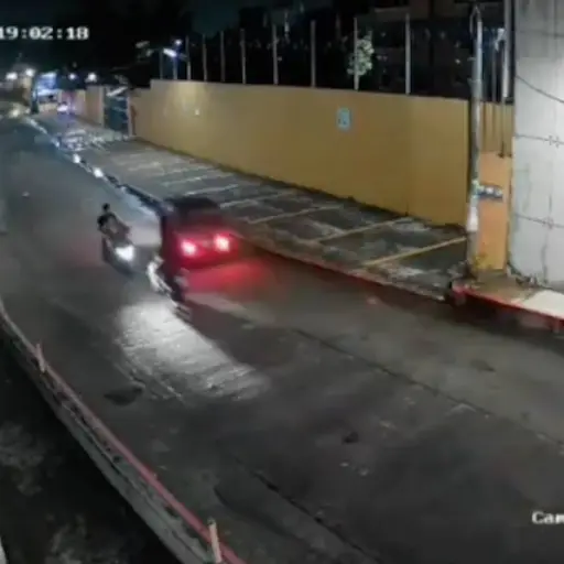 Video revela momento exacto del choque de motociclistas en Retalhuleu. ,Captura de pantalla video X.