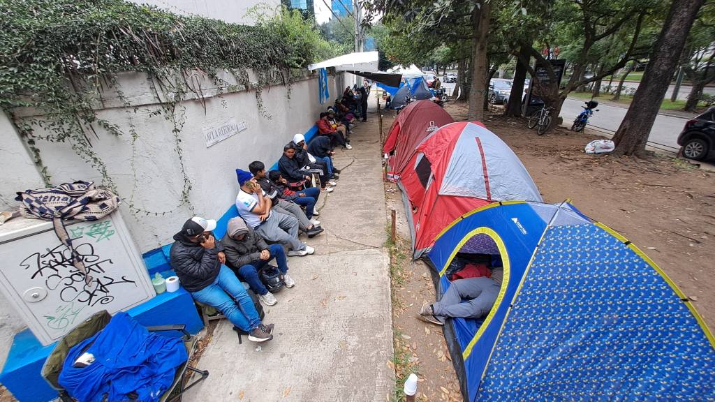 Largas filas para conseguir boletos para ver a la Selección de Guatemala | Omar Solís