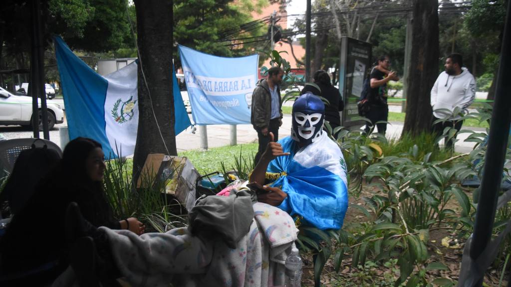 Largas filas para conseguir boletos para ver a la Selección de Guatemala | Omar Solís