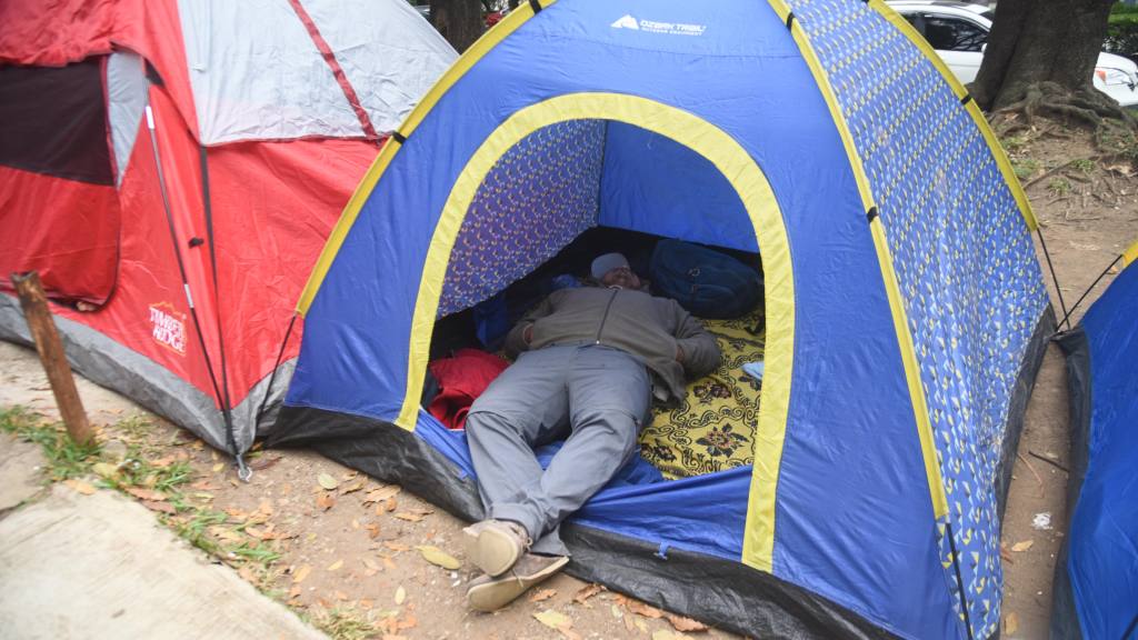 Largas filas para conseguir boletos para ver a la Selección de Guatemala | Omar Solís