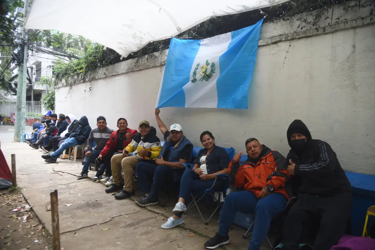 Largas filas para conseguir boletos para ver a la Selección de Guatemala - Omar Solís