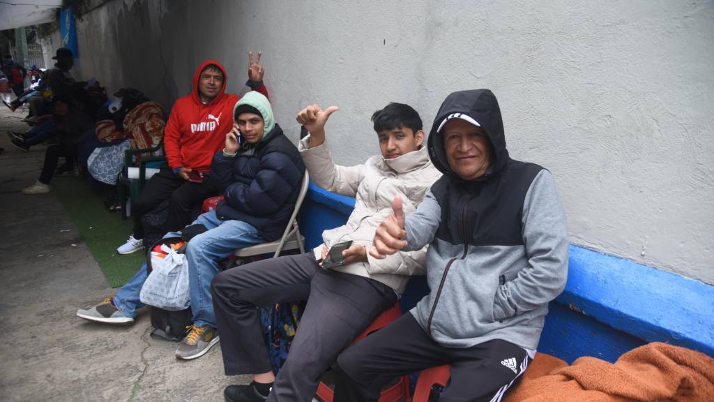 Largas filas para conseguir boletos para ver a la Selección de Guatemala | Omar Solís