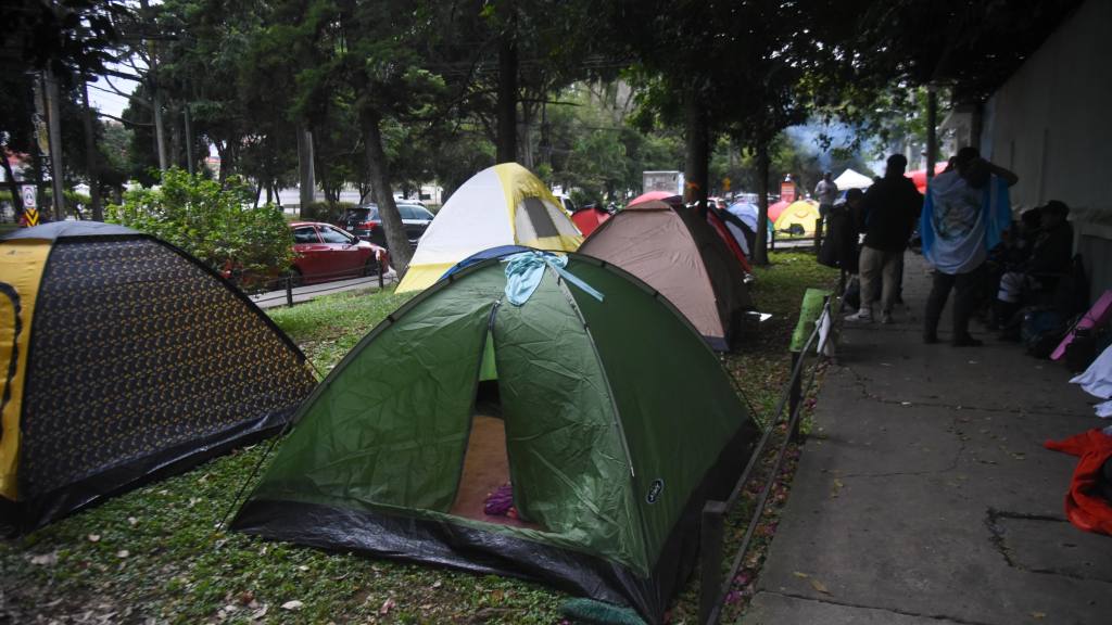 Largas filas para conseguir boletos para ver a la Selección de Guatemala | Omar Solís