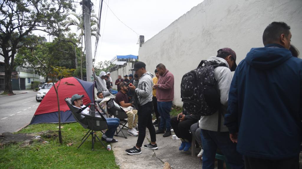 Largas filas para conseguir boletos para ver a la Selección de Guatemala | Omar Solís