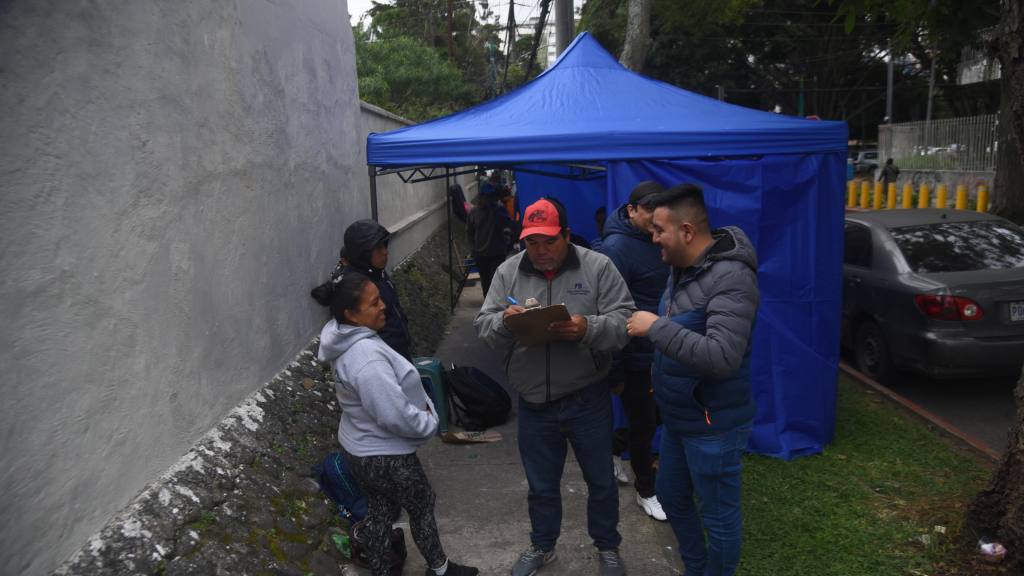 Largas filas para conseguir boletos para ver a la Selección de Guatemala | Omar Solís