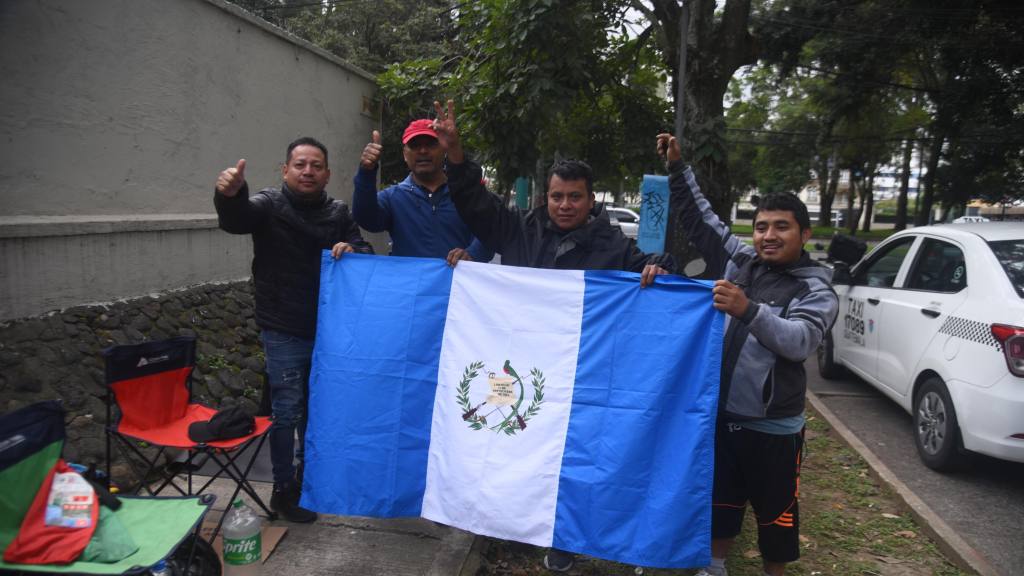 Largas filas para conseguir boletos para ver a la Selección de Guatemala | Omar Solís