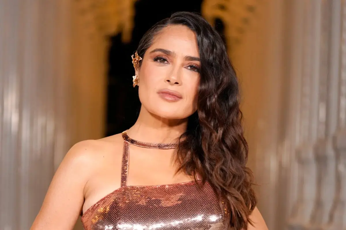 Salma Hayek, Facebook