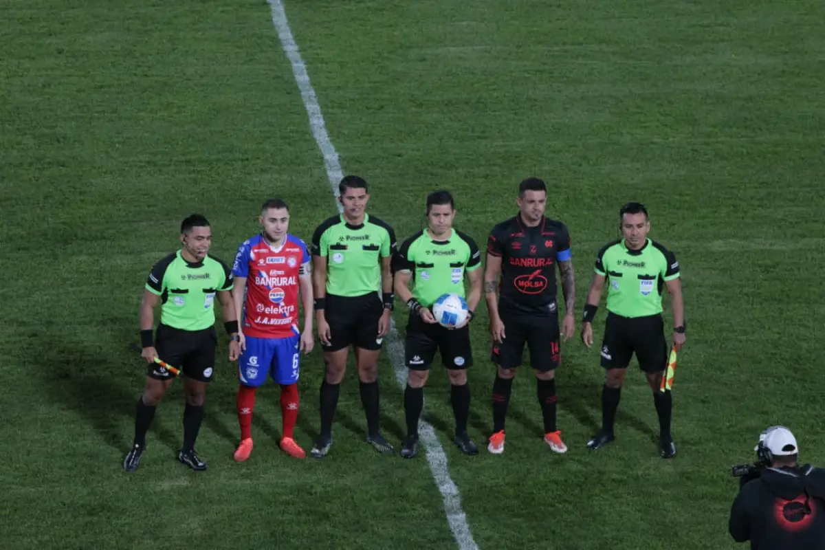 Maynor de León, capitán de Xelajú, metió en serios problemas al cuadro de Amarini Villatoro 