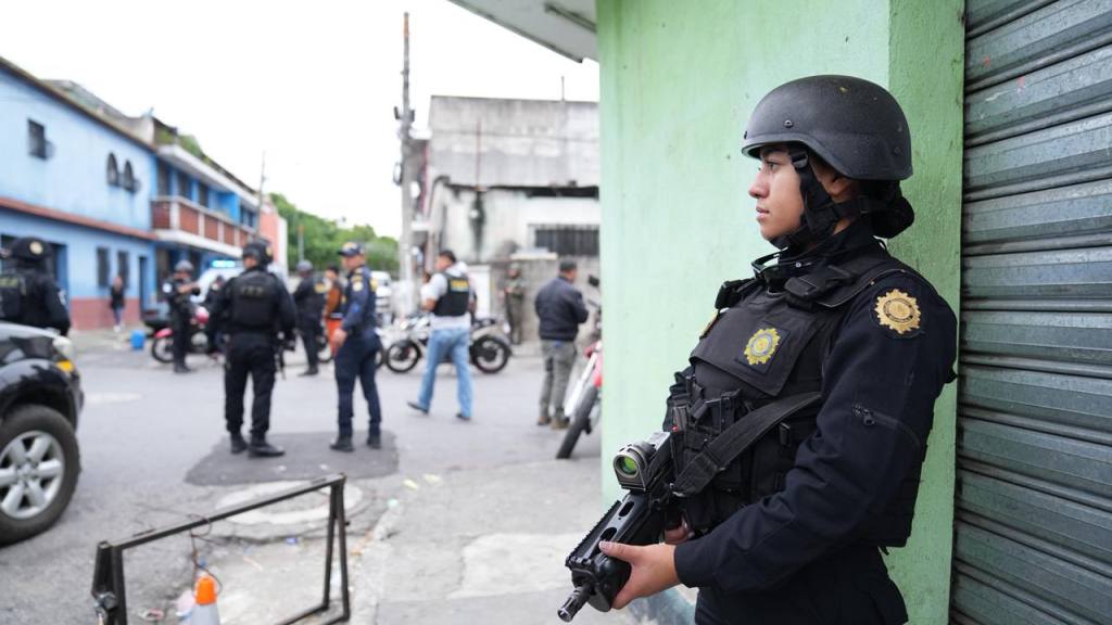 Operativos de seguridad preventiva en El Gallito, zona 3 | PNC de Guatemala