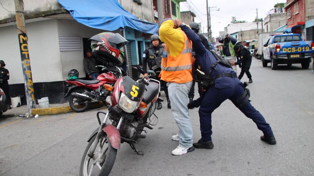 Operativos de seguridad preventiva en El Gallito, zona 3 | PNC de Guatemala