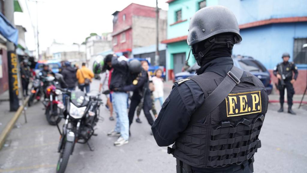 Operativos de seguridad preventiva en El Gallito, zona 3 | PNC de Guatemala