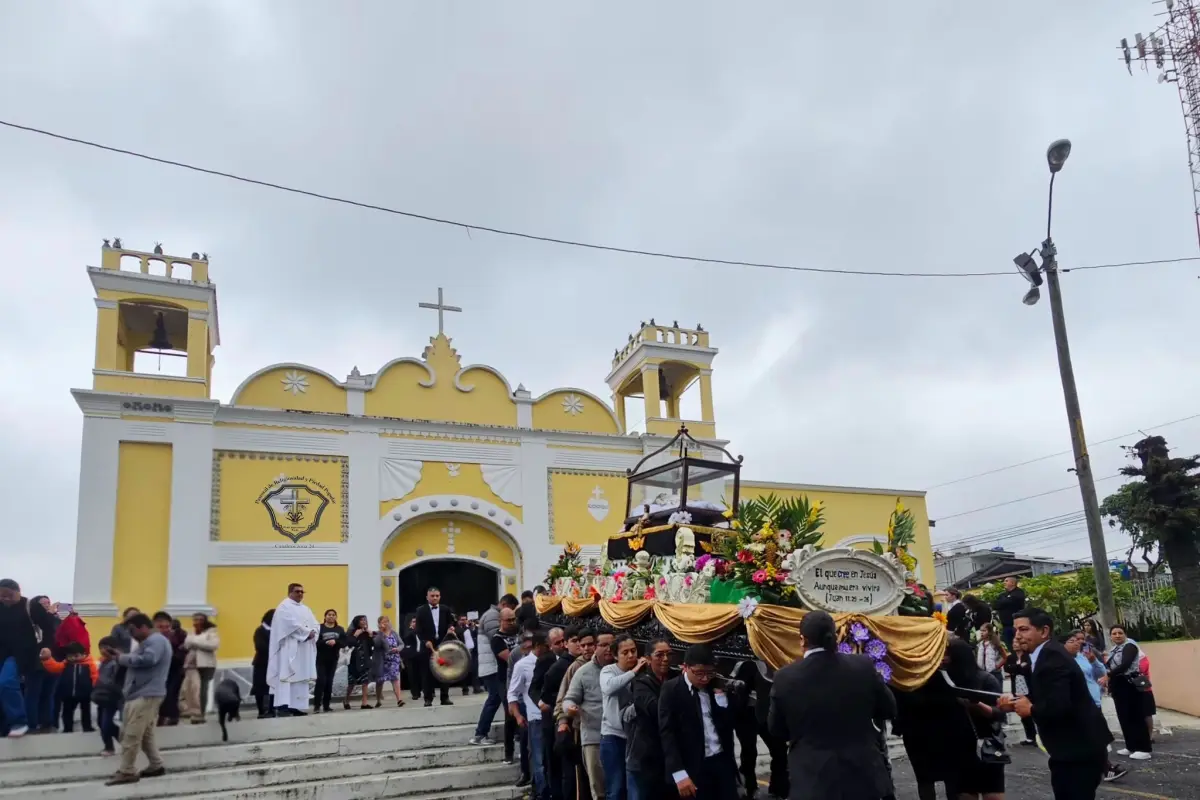 Fieles cargadores llevaron en hombros al Señor Sepultado de Canalitos., Pastoral De Religiosidad Popular Canalitos