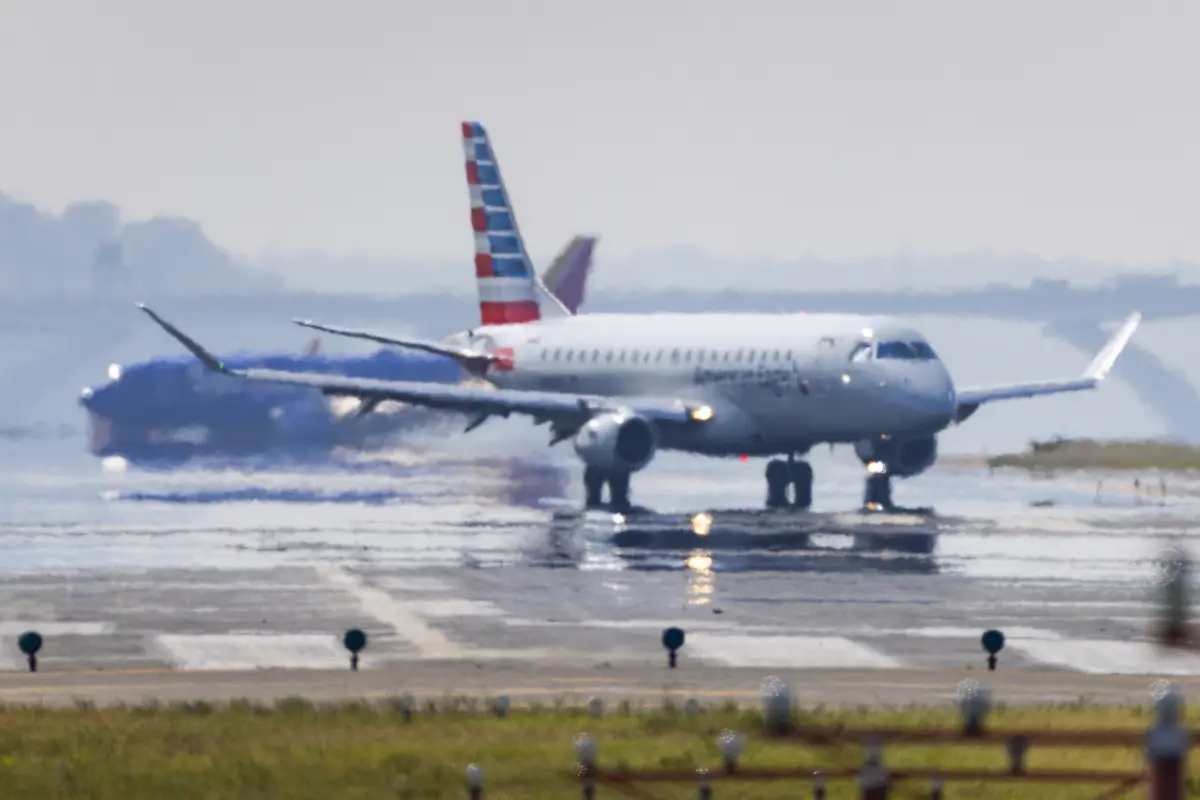 Vuelo de American Eagle mientras realiza el rodaje en el Aeropuerto Nacional Ronald Reagan de Washington. , Foto EFE