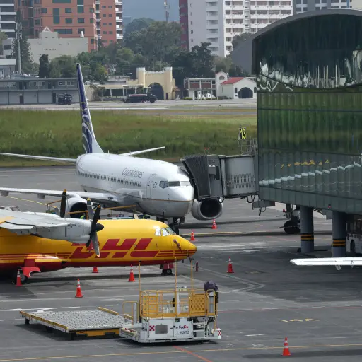 Aviones en el Aeropuerto Internacional La Aurora ,Foto EFE/ Mariano Macz