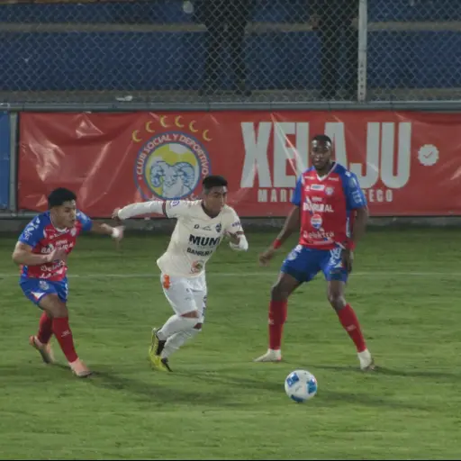 Partido entre Xelajú MC y Achuapa por la jornada 19 del Apertura 2025 - Willber Colloy