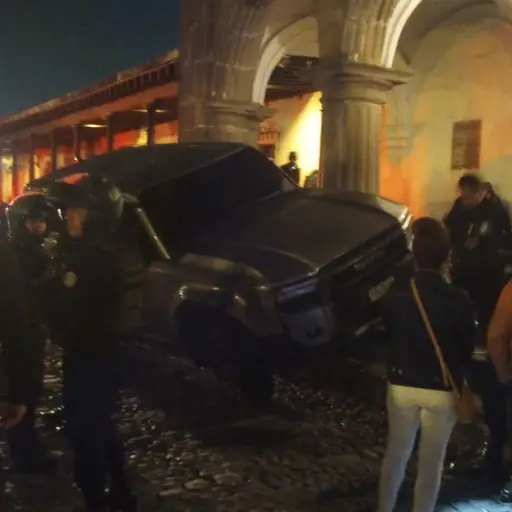  Como resultado del incidente, dos peatones fueron trasladados de inmediato al Hospital Nacional de Antigua Guatemala ,Foto María Teresa López