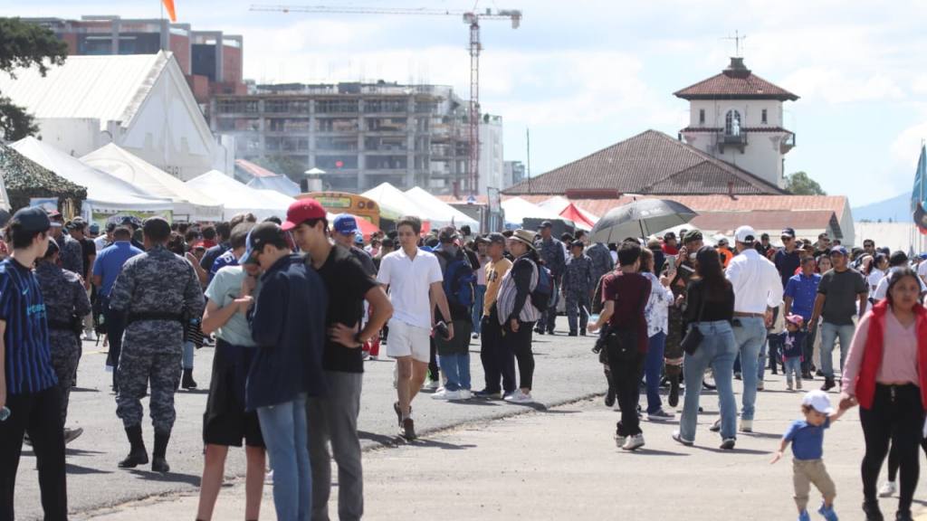 Guatemaltecos disfrutan del Open Base 2025 en la FAG | Álex Meoño