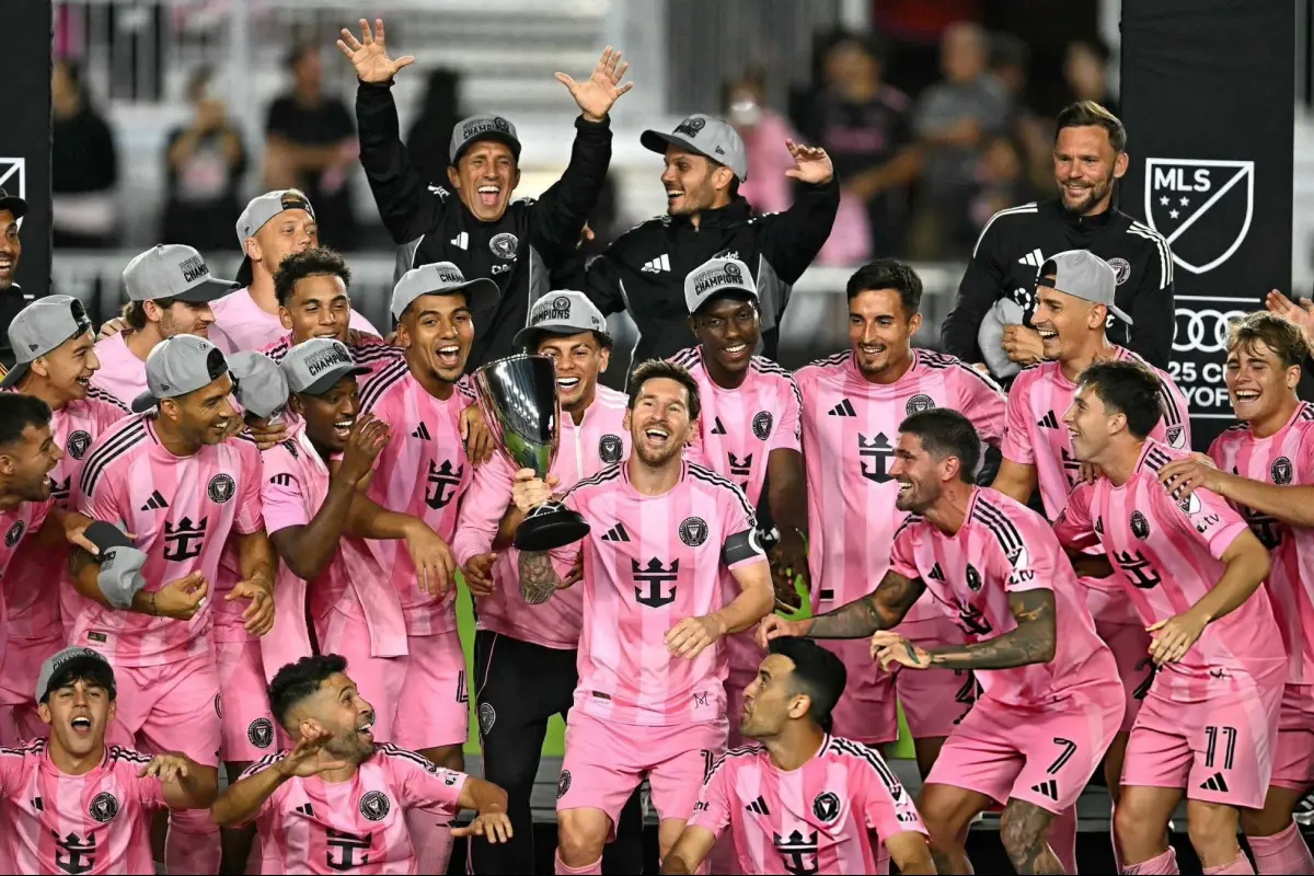 El trofeo de campeón de conferencia es un logro interno de la MLS., MLS