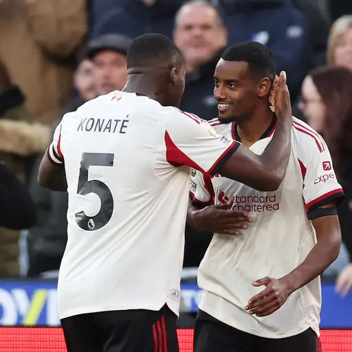 Triunfo del Liverpool ante el West Ham con goles de Isak y Gakpo - Premier League