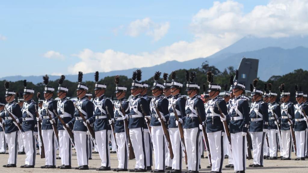 Fotos Guatemaltecos disfrutan espectáculo aéreo en la FAG | Álex Meoñó