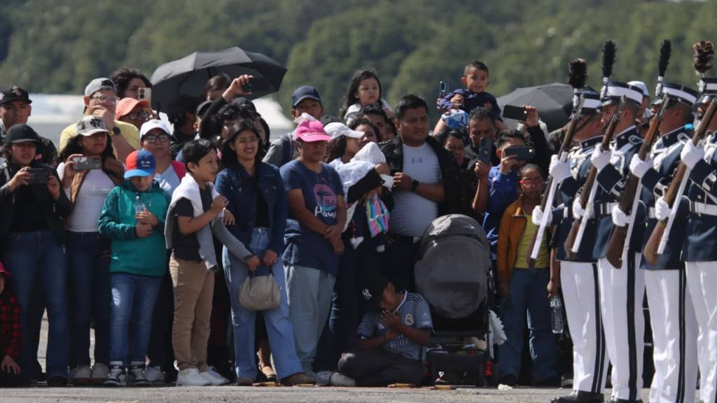 Fotos Guatemaltecos disfrutan espectáculo aéreo en la FAG | Álex Meoñó